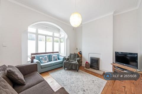 4 bedroom terraced house to rent, Wellington Gardens, London, SE7