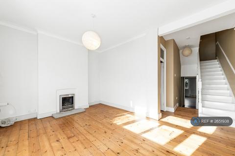 4 bedroom terraced house to rent, Wellington Gardens, London, SE7
