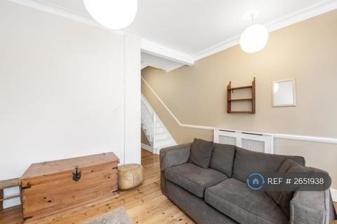 4 bedroom terraced house to rent, Wellington Gardens, London, SE7