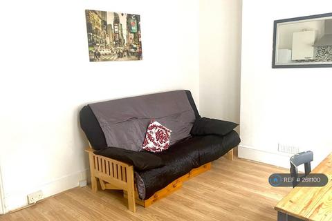 1 bedroom in a flat share to rent, Chiswick High Road, London, W4