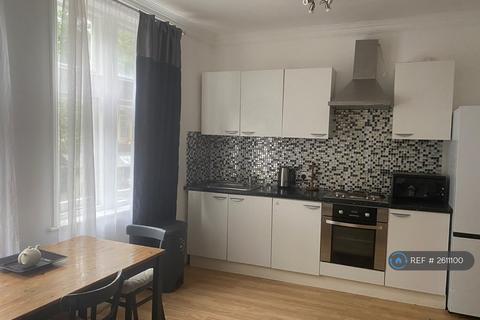 1 bedroom in a flat share to rent, Chiswick High Road, London, W4