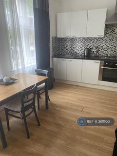 1 bedroom in a flat share to rent, Chiswick High Road, London, W4