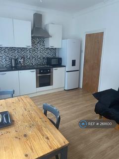 1 bedroom in a flat share to rent, Chiswick High Road, London, W4