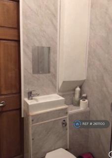 1 bedroom in a flat share to rent, Chiswick High Road, London, W4