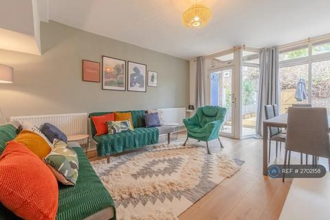 3 bedroom terraced house to rent, Ambergate Street, London, SE17