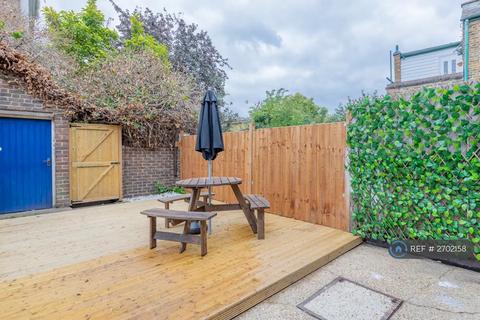 3 bedroom terraced house to rent, Ambergate Street, London, SE17