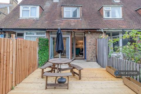 3 bedroom terraced house to rent, Ambergate Street, London, SE17
