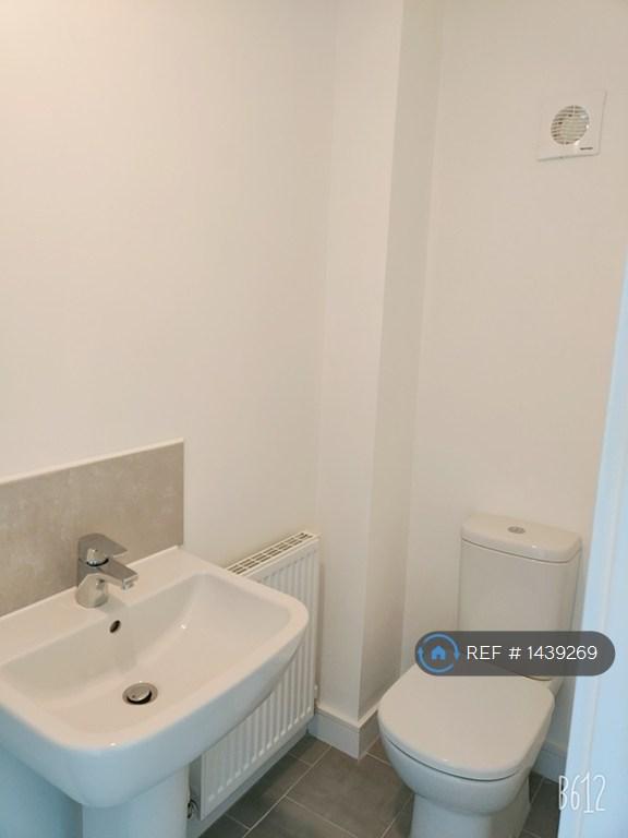 En-Suite Bathroom