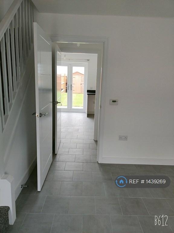 View- Living Room To Kitchen