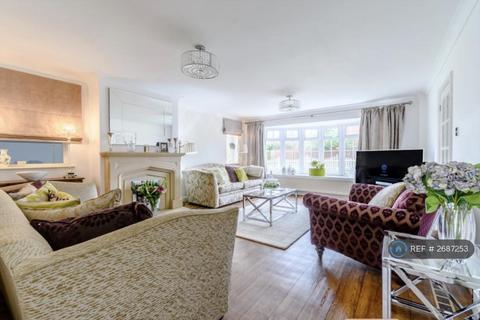 5 bedroom detached house to rent, Newstead Drive, Southam, CV47