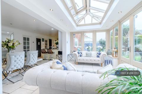 5 bedroom detached house to rent, Newstead Drive, Southam, CV47