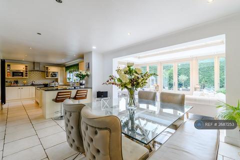 5 bedroom detached house to rent, Newstead Drive, Southam, CV47