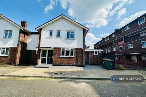 Studio to rent, Oxford Road, London, E15