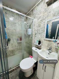 Studio to rent, Oxford Road, London, E15