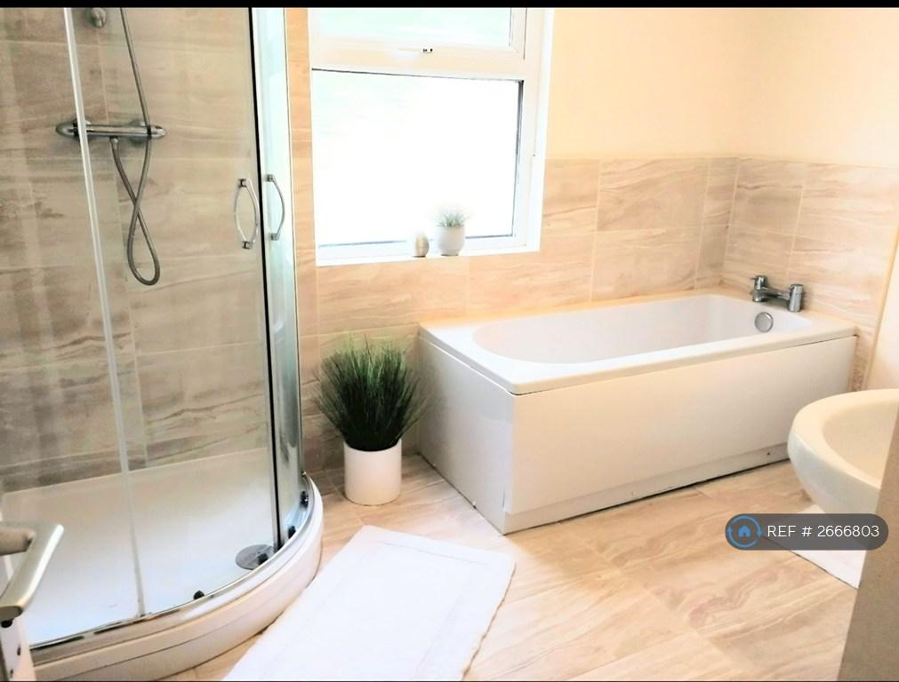 Large Bright Bathroom