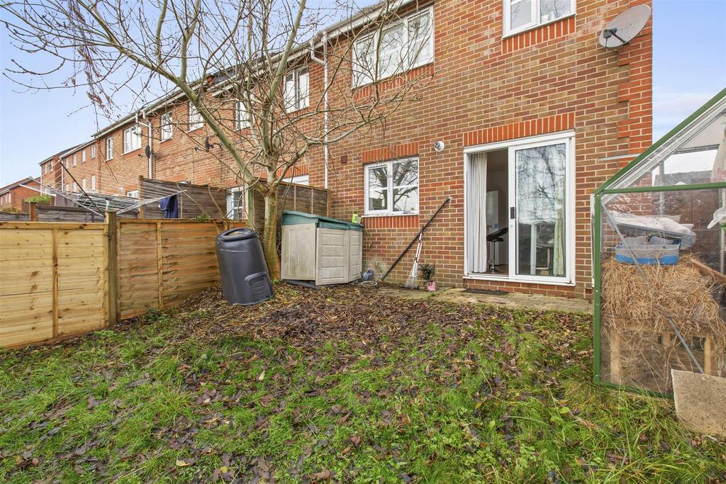 8 Vanguard Close, HP12 3 FP-9.jpg