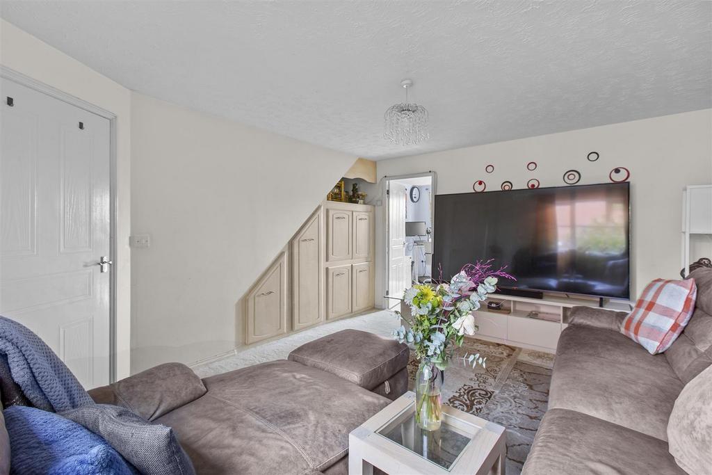 8 Vanguard Close, HP12 3 FP-5.jpg
