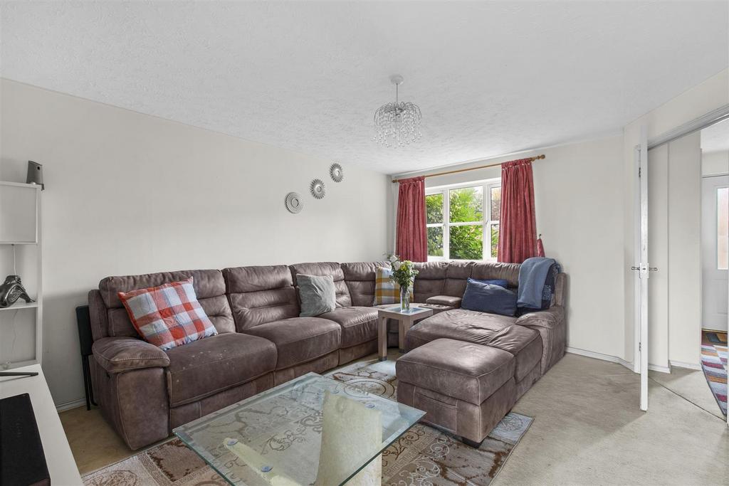 8 Vanguard Close, HP12 3 FP-6.jpg