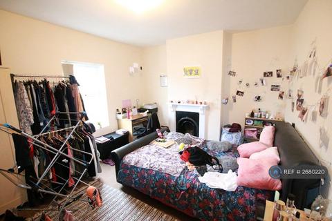 3 bedroom terraced house to rent, Donnington Gardens, Reading, RG1