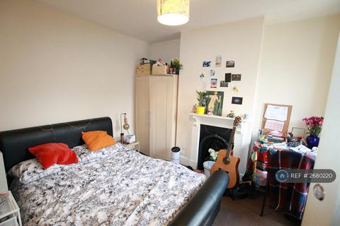 3 bedroom terraced house to rent, Donnington Gardens, Reading, RG1