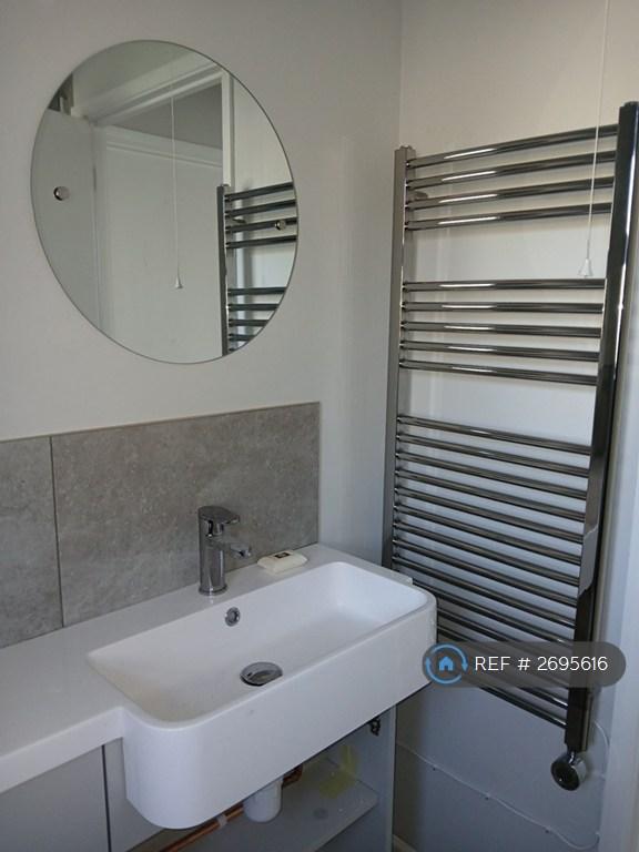 Toilet/Wash Basin