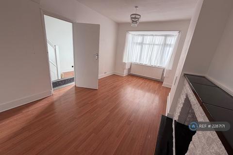 4 bedroom semi-detached house to rent, Albany Road, Enfield, EN3
