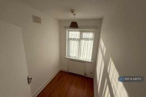 4 bedroom semi-detached house to rent, Albany Road, Enfield, EN3