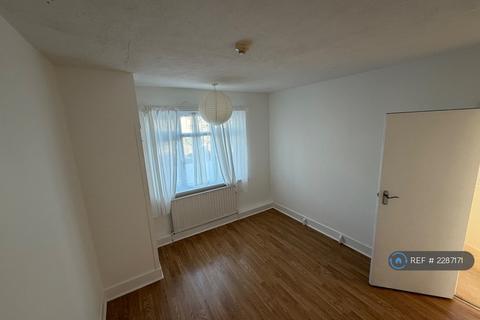 4 bedroom semi-detached house to rent, Albany Road, Enfield, EN3