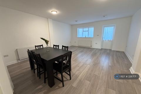 4 bedroom semi-detached house to rent, Albany Road, Enfield, EN3