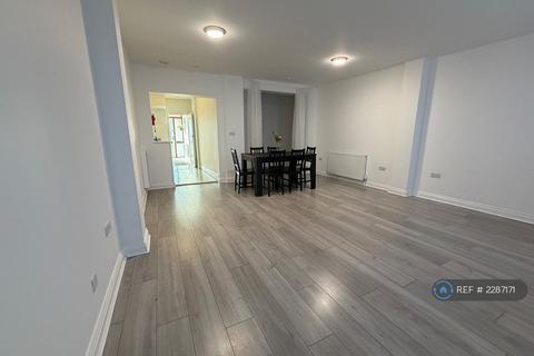 4 bedroom semi-detached house to rent, Albany Road, Enfield, EN3