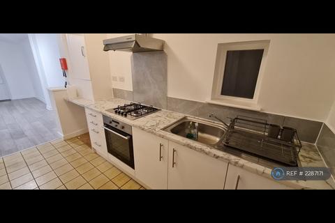 4 bedroom semi-detached house to rent, Albany Road, Enfield, EN3