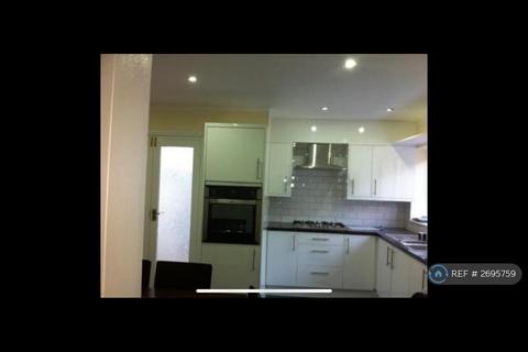 3 bedroom semi-detached house to rent, Winterley Lane, Walsall, WS4