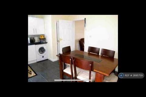 3 bedroom semi-detached house to rent, Winterley Lane, Walsall, WS4