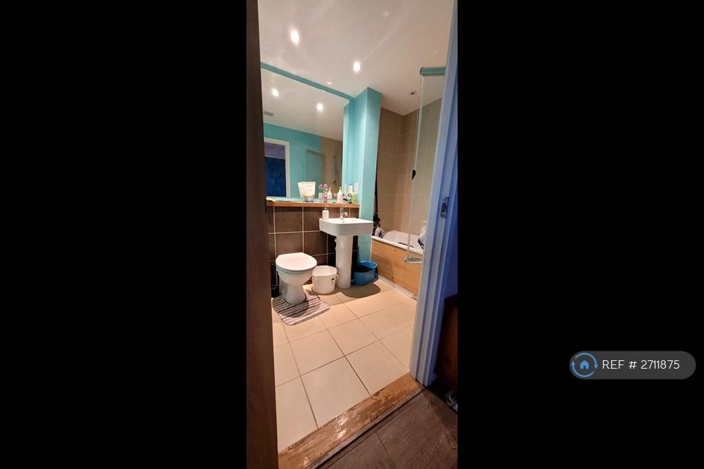 Bathroom 1 With Bathtub