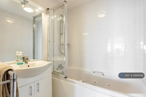 2 bedroom flat to rent, Tower Court, Bournemouth, BH2