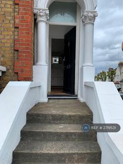 1 bedroom flat to rent, Lavender Hill, London, SW11