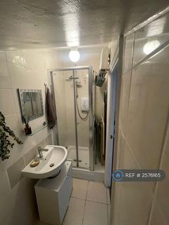 Studio to rent, Belgrade Road, London, N16