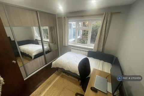 2 bedroom flat to rent, Denmark Avenue, London, SW19