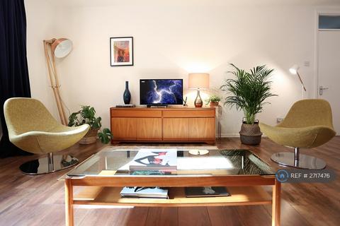 3 bedroom semi-detached house to rent, Mews House In Marylebone, London, W1U
