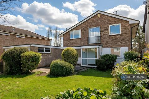 5 bedroom detached house to rent, Wyatts Drive, Southend-On-Sea, SS1