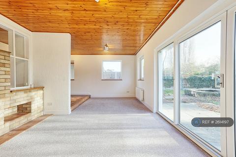 5 bedroom detached house to rent, Wyatts Drive, Southend-On-Sea, SS1
