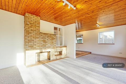 5 bedroom detached house to rent, Wyatts Drive, Southend-On-Sea, SS1