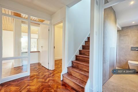 5 bedroom detached house to rent, Wyatts Drive, Southend-On-Sea, SS1
