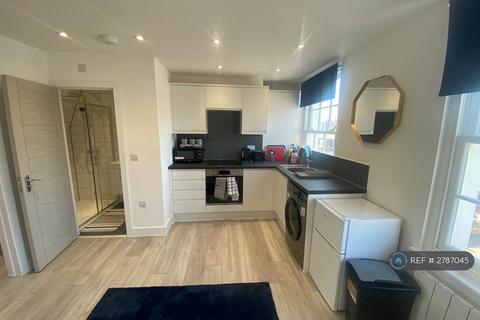 1 bedroom flat to rent, Parrock Street, Gravesend, DA12