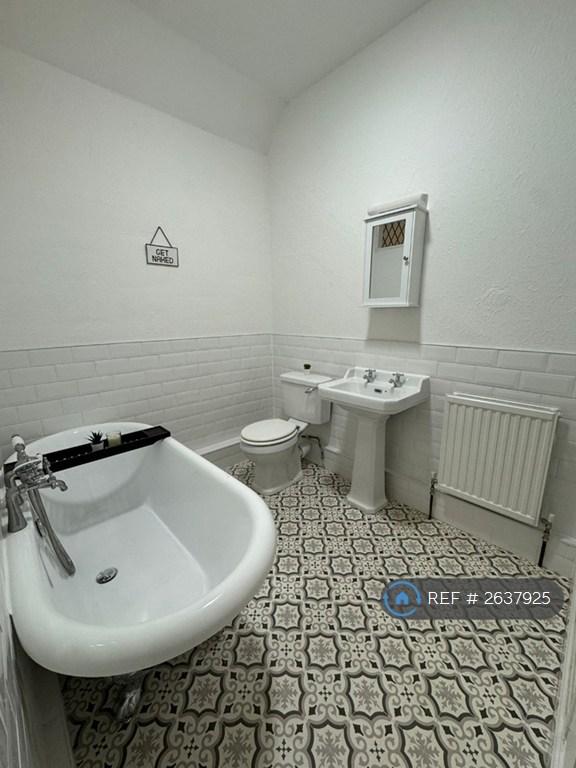 Flat 2 Bathroom
