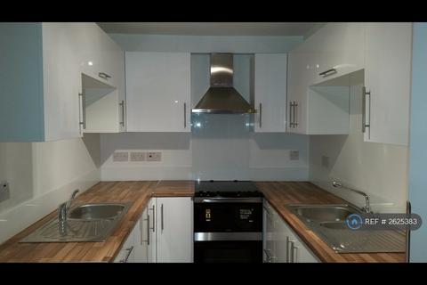 3 bedroom flat to rent, Raffles House, London, NW4