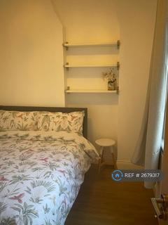 2 bedroom flat to rent, Auriol Road, London, W14