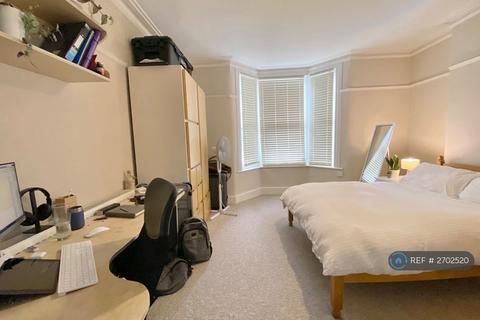 4 bedroom end of terrace house to rent, Student House - Springfield Avenue, Bristol, BS7