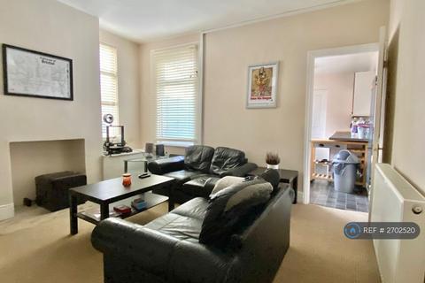4 bedroom end of terrace house to rent, Student House - Springfield Avenue, Bristol, BS7