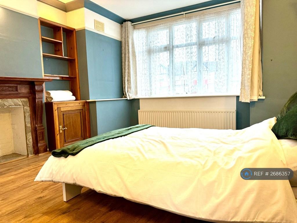 Bedroom 5/ Living Room